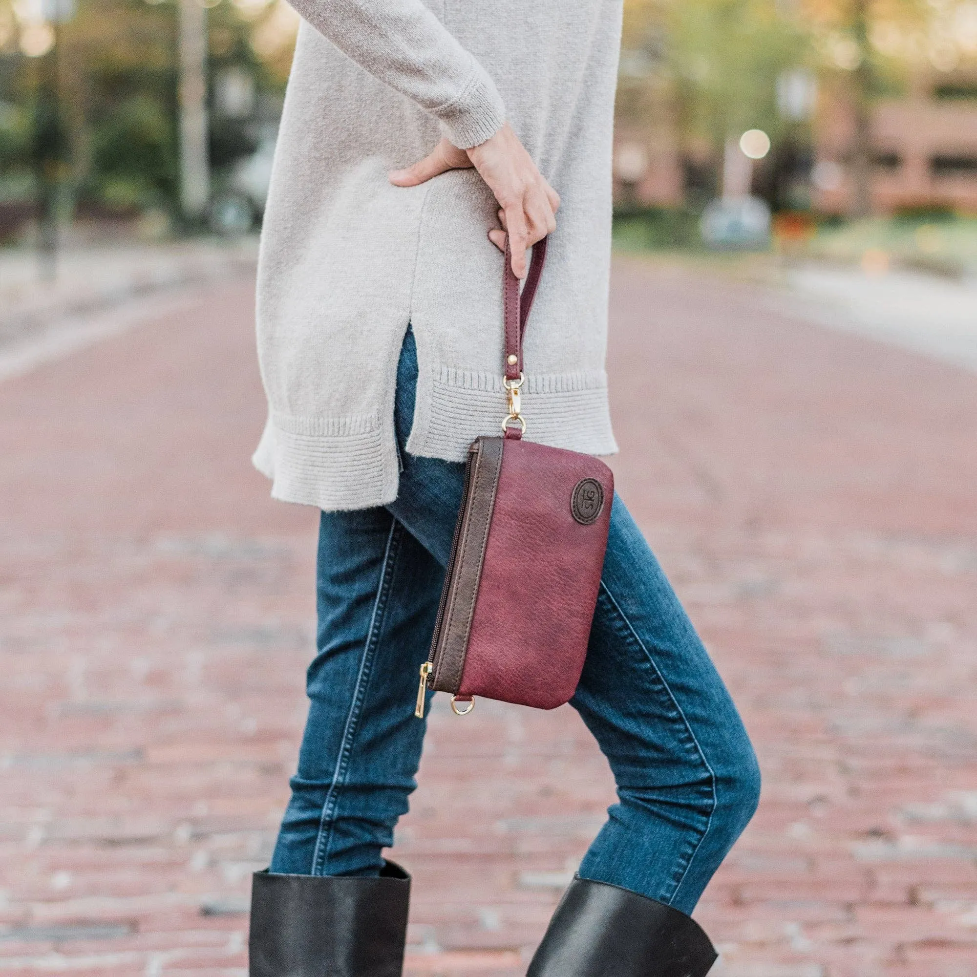 Catchy Clutch in Black
