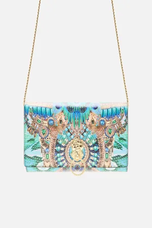 CHAIN FLAP CROSSBODY LAND OF WONDER