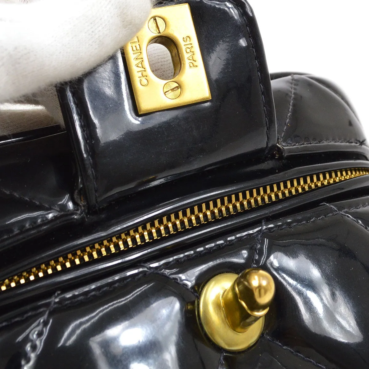 CHANEL 1995 Heart Mirror Vanity Handbag Black Patent Leather AK31767i