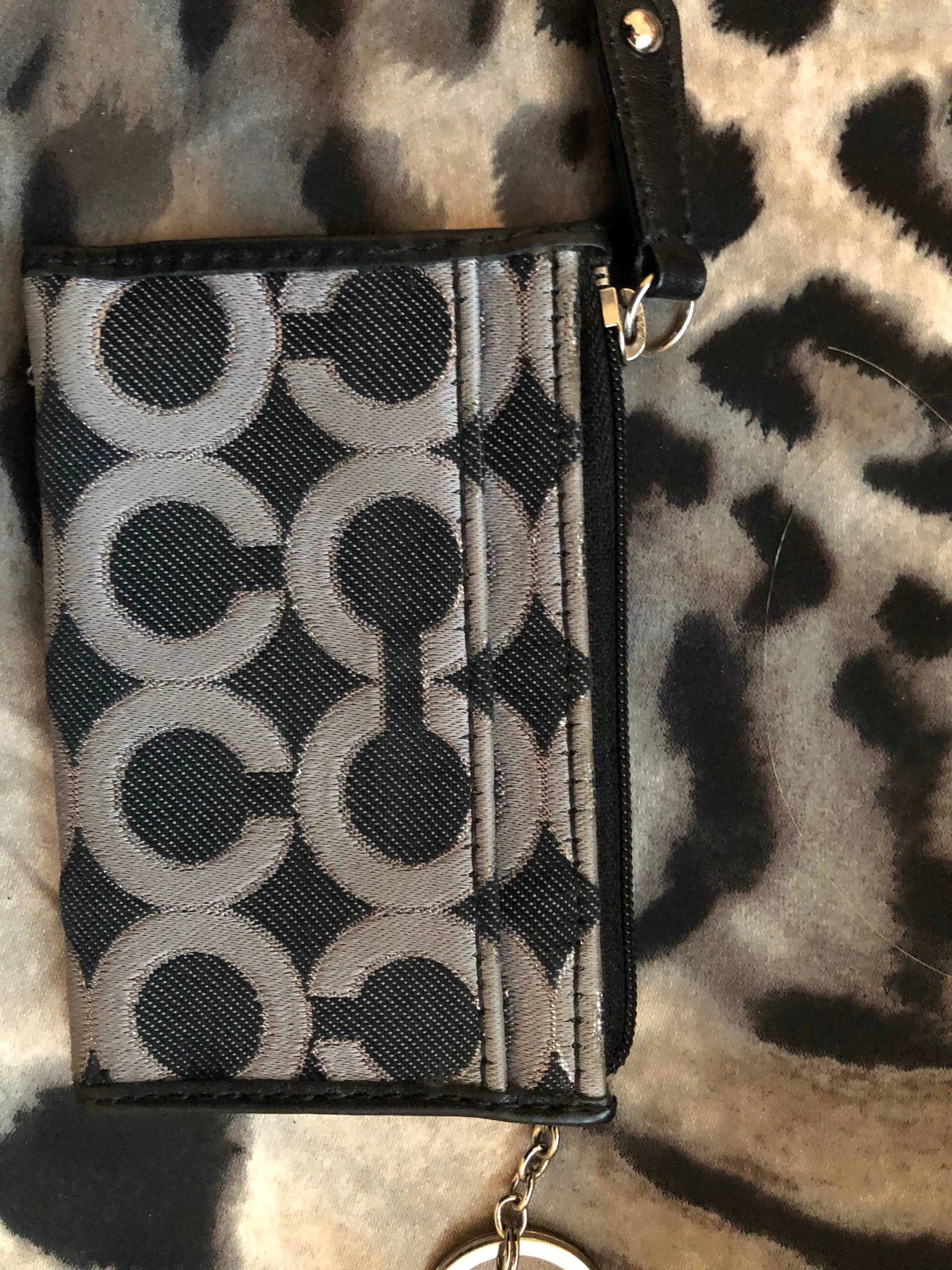 consignment bag  - Coach key chain holder