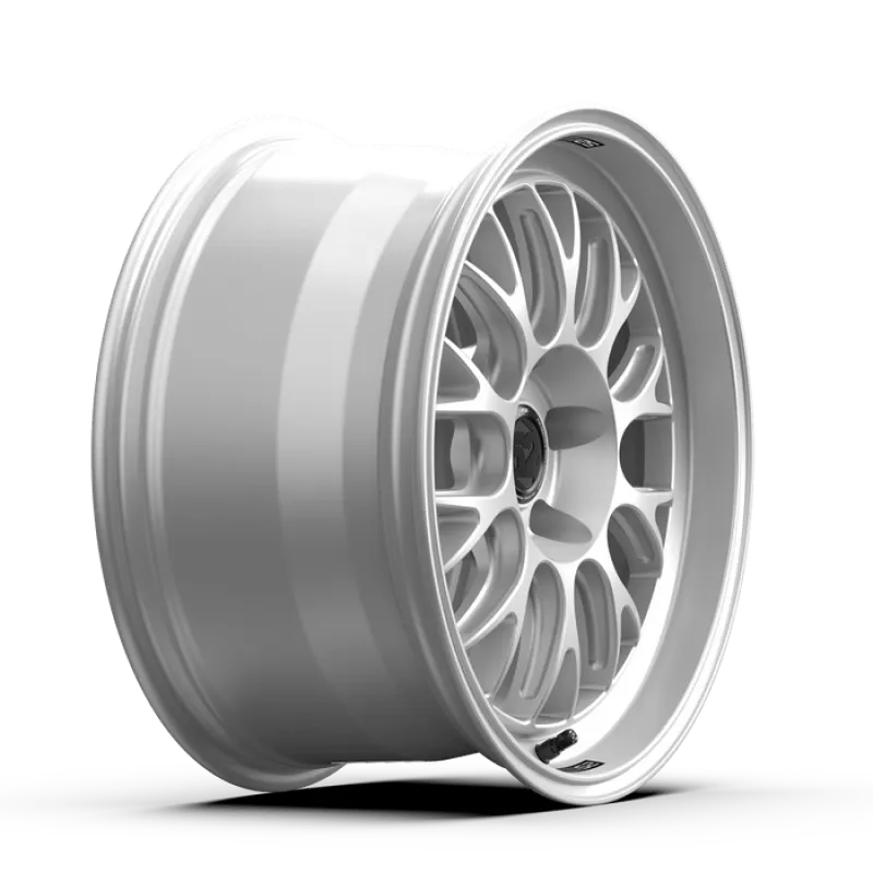 fifteen52 Holeshot RSR 18x9.5 5x120 22mm ET 72.56mm Center Bore Radiant Silver