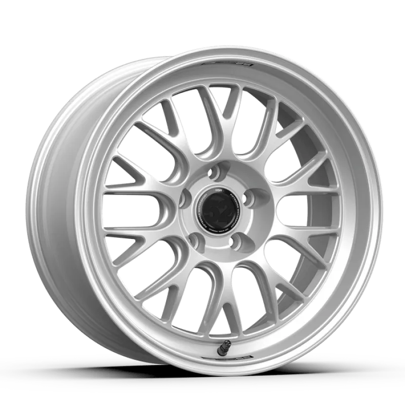 fifteen52 Holeshot RSR 18x9.5 5x120 22mm ET 72.56mm Center Bore Radiant Silver