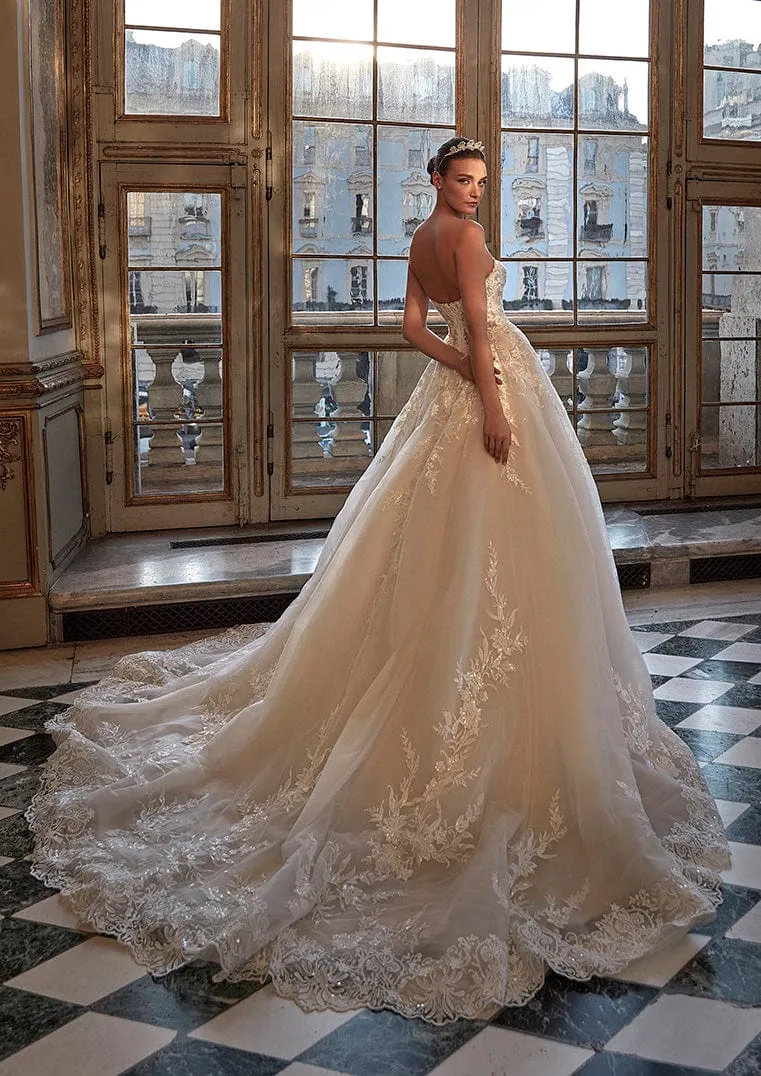 Pronovias Privee: Electa