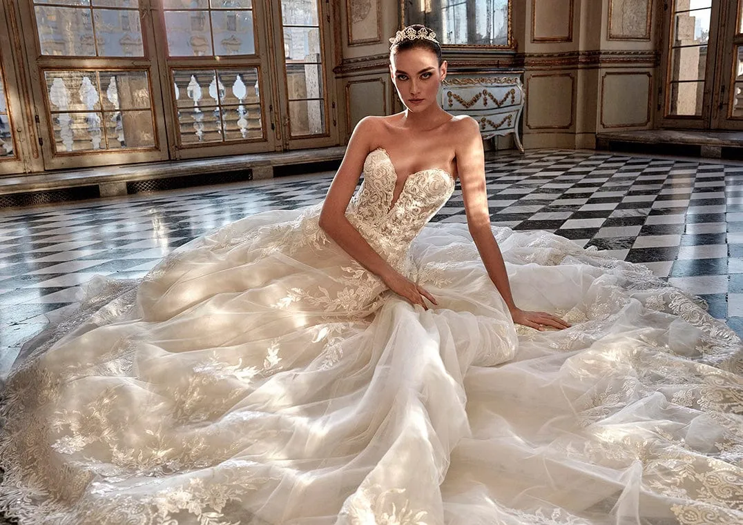 Pronovias Privee: Electa