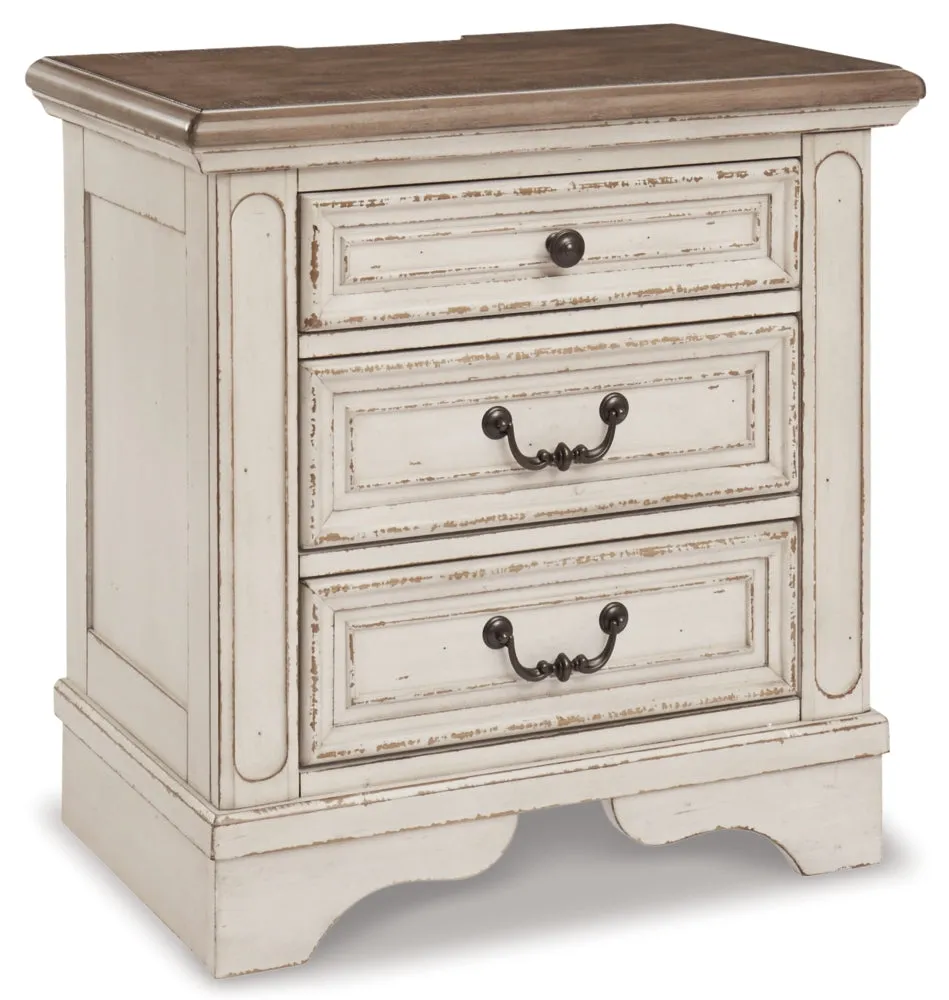 Realyn Queen Sleigh Bed with Mirrored Dresser and 2 Nightstands