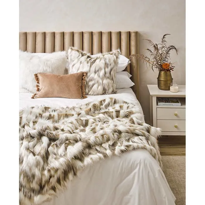Snowshoe Hare Throw (Faux Fur)