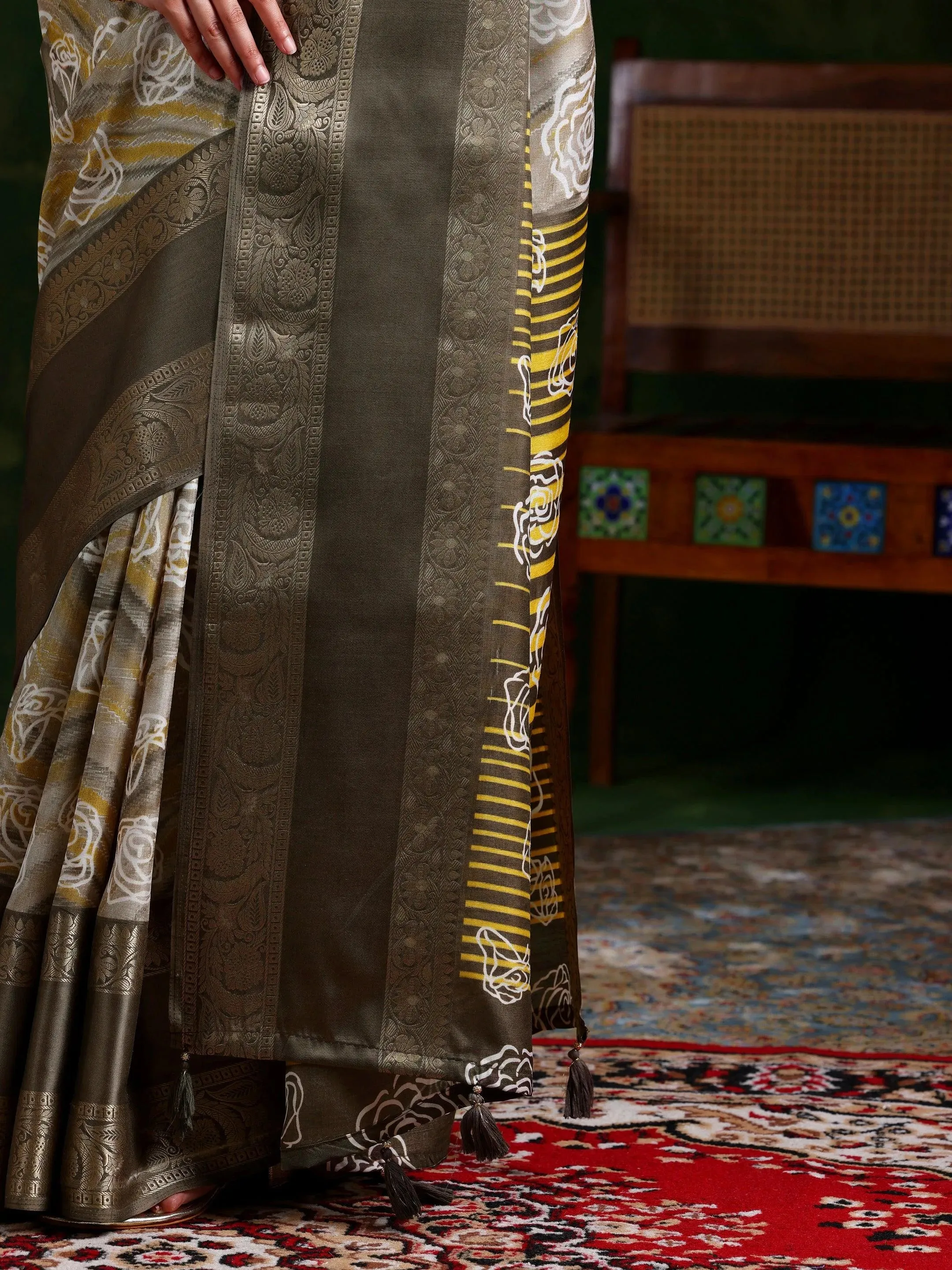 Taupe Printed Silk Blend Saree With Unstitched Blouse Piece