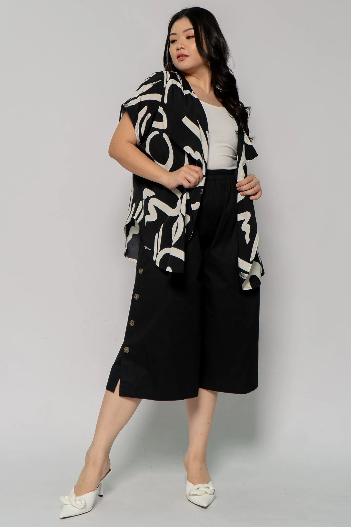 Woo Wrap in Monochrome