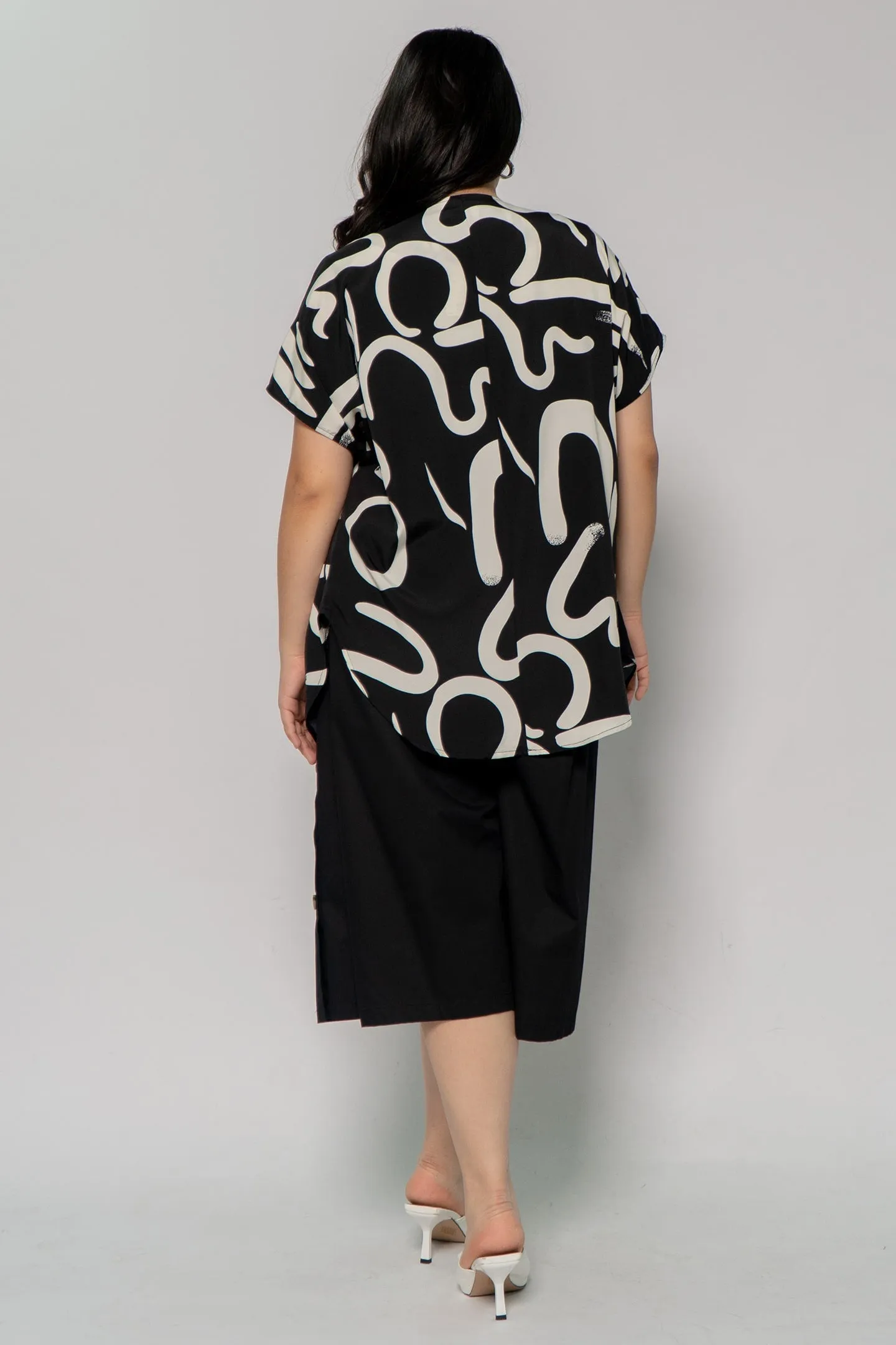 Woo Wrap in Monochrome