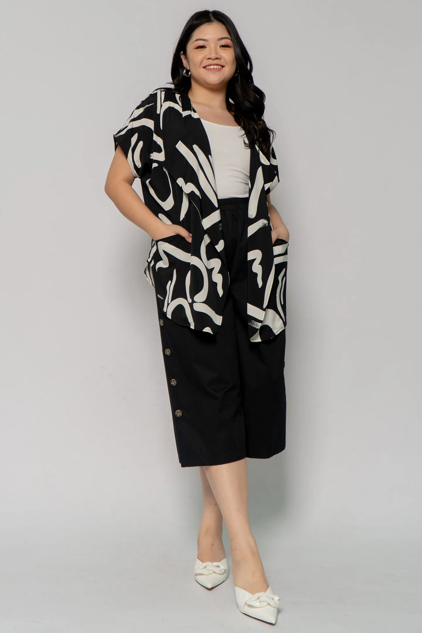 Woo Wrap in Monochrome